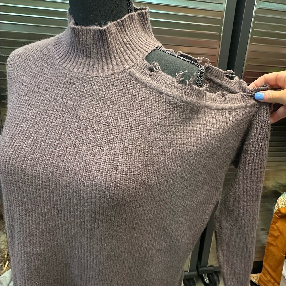 Maurices Light Purple Distressed Cold Shoulder Sweater Women’s 1X - Picture 2 of 8